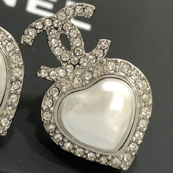 CHANEL CC Logos Rhinestone Pearl Heart Stud Earrings Silver Tone B23B Auth w/Box - Picture 4 of 10